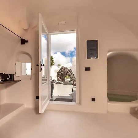 Twenty One * Oia (Santorini)