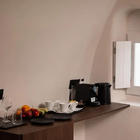 Twenty One Oia (Santorini)