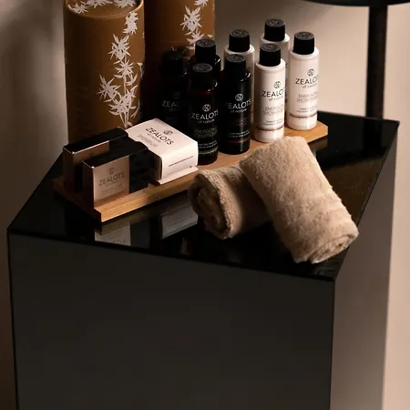 Twenty One Villa Oia (Santorini)