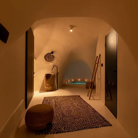 Twenty One Villa Oia (Santorini)