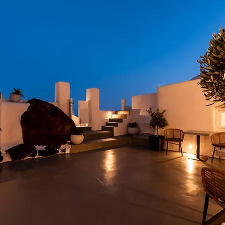 Twenty One Villa Oia (Santorini)